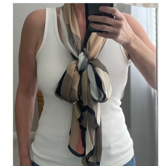 BURBERRY | 100% Silk Scarf | 190' x 70 cm | Excellent Condition - Picture 1 of 8